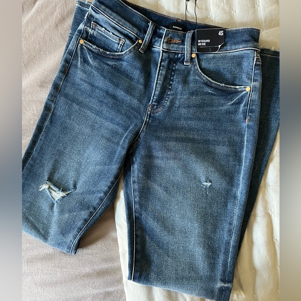 Express Mid Rise Skyscraper Jeans in Blue 4 short